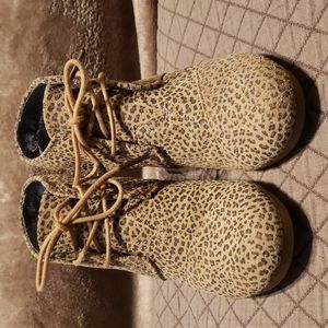 NWOB Toms Cheetah / Leopard 6.5 Wedge Bootie